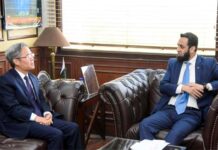 ټول قام د هېواد څخه د ترهه ګرۍ ناسور تر خاتمې د خپل پوځ سره اوږه په ولاړ دے٬د شهيدانو كورنۍ د ټول قام لپاره د وياړ وړ دي ۔ د وزيراعظم محمد شهباز شريف د شهيدوانو كورنيو سره خبرې