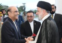 د وزيراعظم شهباز شريف په مشرۍ كښې به حكومت د اولس مسئلې حل كولو له جدي اقدامات كوي٬مونږ له به حكومتي مصاريفو كښې كمې او معيشت كښې ښه والې رامخې ته كول وي٬ وفاقي وزير عطاﺀ تارړ