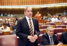 کيپټن (ر) شاهد اشرف تارړ د وفاقي پبلک سروس کميشن د چيئرمين په توګه سوګند پورته كړو ٬ اولس مشر ډاكټر عارف علوي سوګند واخست
