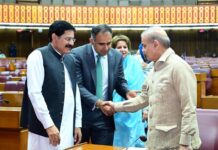 Farrukh grieved over martyrdom of soldiers in operation against terrorists