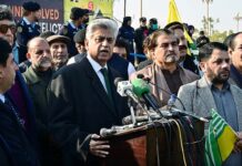 PM Imran in Moscow reiterated ‘principled stance’ of resolving disputes through dialogue: Farrukh