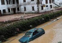PM meets Nawaz Sharif, says govt providing assistance to flood affectees