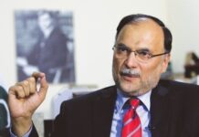 صیہونی لابی بانی پی ٹی آئی کوں پاکستان تے ول مسلط کرݨ دی کوشش کریندی پئی اے ،احسن اقبال