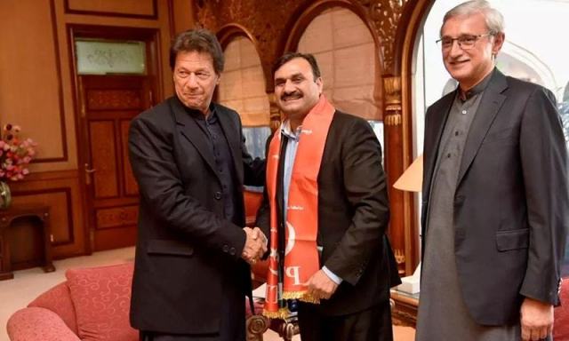 وزیرِ اعظم عمران خان نال شوکت بسرادی ملاقات، کپتان دے کھیڈاری بنڑ گین